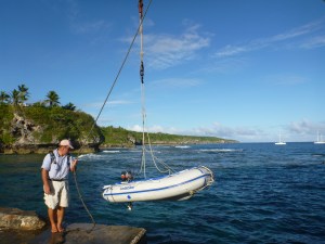 Lifting out the dinghy at Alofi